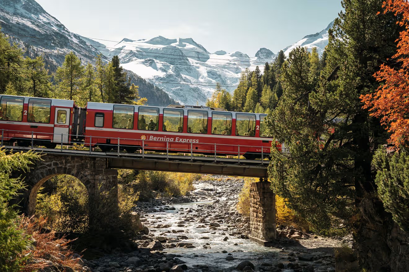 Bernina Express bij het Brusio-spiraalviaduct